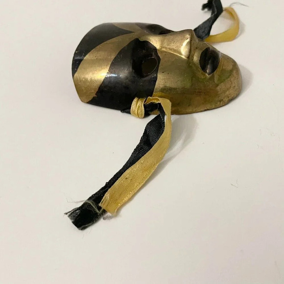 Vintage Brass Small Mask Delgif India Wall Decor - Picture 4 of 16